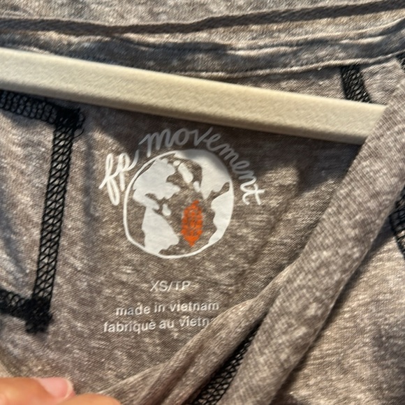 FP Movement Free People Gray Imagination Off Shoulder Piping Tee XS Top Shirt - Picture 3 of 9